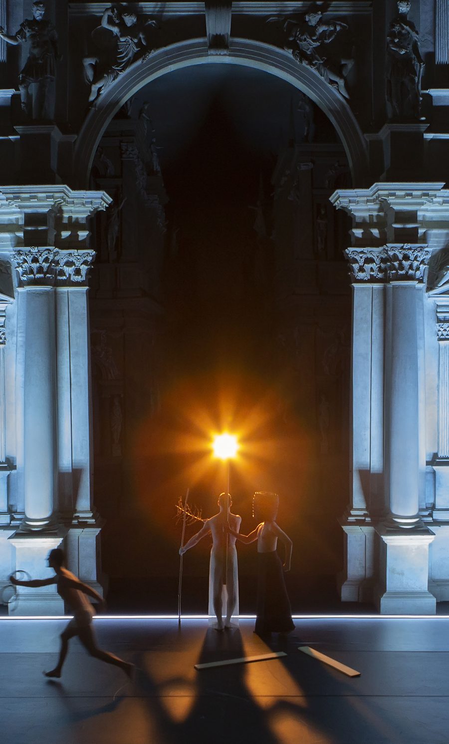 Oedipus Rex Robert Wilson9
